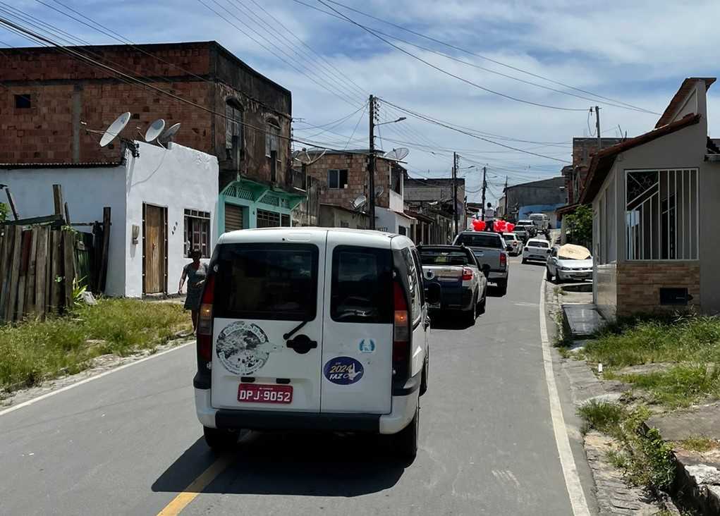 Camacã: Prefeito Paulo do Gás participa da apresentação do carro 0k da campanha Natal Premiado CDL

